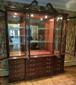 lot 2 image: Henredon Rittenhouse Square Monumental Mahogany Breakfront China Cabinet