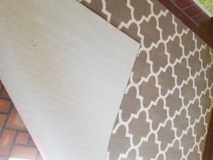 lot 72 image: Maple Area Rug Gray and White Tile  7 x 10