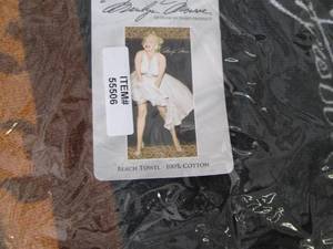 lot 131 image: Marilyn Monroe Beach Towel (NIP)...