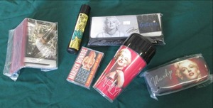 lot 136 image: Marilyn Monroe Collectable Items (M...