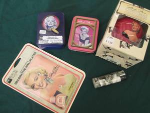 lot 142 image: Marilyn Monroe Collectables (Orname...