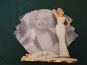 lot 149 image: Marilyn Monroe (The Bradford Exchan...