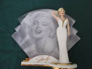 lot 152 image: Marilyn Monroe (The Bradford Exchan...