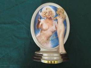 lot 157 image: Marilyn Monroe (The Bradford Exchan...