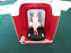 lot 163 image: Collectable Marilyn Monroe Singing ...