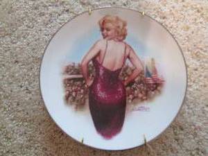 lot 1 image: Marilyn Monroe (The Bradford Exchan...