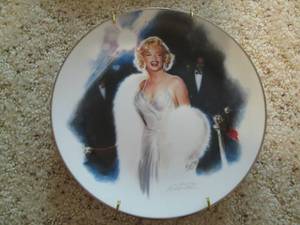 lot 2 image: Marilyn Monroe (The Bradford Exchan...