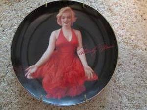 lot 3 image: Marilyn Monroe (The Bradford Exchan...