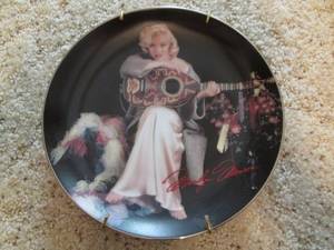 lot 8 image: Marilyn Monroe (The Bradford Exchan...