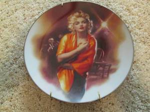 lot 9 image: Marilyn Monroe (The Bradford Exchan...