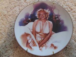 lot 13 image: Marilyn Monroe (The Bradford Exchan...