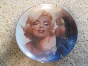 lot 18 image: Marilyn Monroe (The Bradford Exchan...