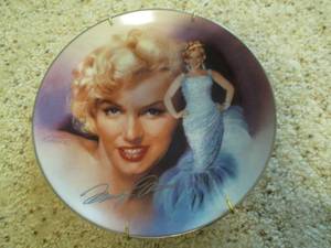 lot 22 image: Marilyn Monroe (The Bradford Exchan...