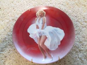lot 23 image: Marilyn Monroe (The Bradford Exchan...