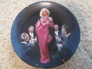 lot 24 image: Marilyn Monroe (The Bradford Exchan...
