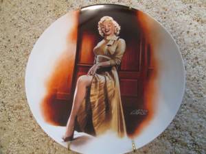 lot 33 image: Marilyn Monroe (The Bradford Exchan...