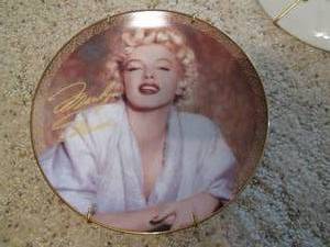 lot 35 image: Marilyn Monroe (The Bradford Exchan...
