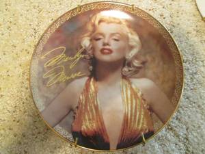 lot 36 image: Marilyn Monroe (The Bradford Exchan...