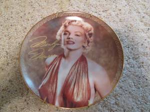 lot 38 image: Marilyn Monroe (The Bradford Exchan...