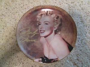 lot 39 image: Marilyn Monroe (The Bradford Exchan...