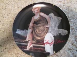 lot 41 image: Marilyn Monroe (The Bradford Exchan...