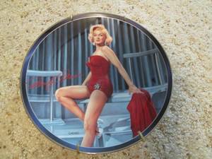 lot 45 image: Marilyn Monroe (The Bradford Exchan...