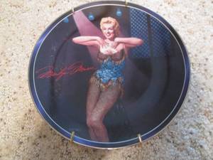 lot 46 image: Marilyn Monroe (The Bradford Exchan...
