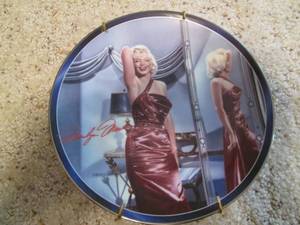 lot 48 image: Marilyn Monroe (The Bradford Exchan...