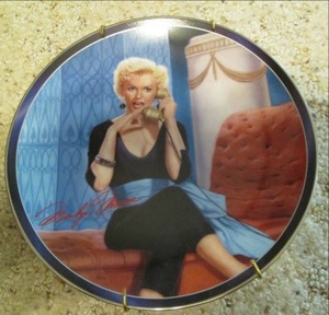 lot 50 image: Marilyn Monroe (The Bradford Exchan...
