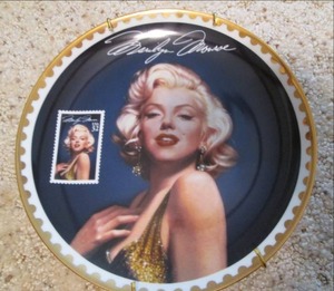 lot 52 image: Marilyn Monroe (The Bradford Exchan...