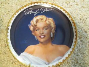 lot 53 image: Marilyn Monroe (The Bradford Exchan...