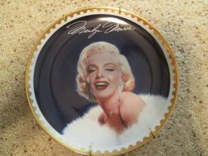 lot 54 image: Marilyn Monroe (The Bradford Exchan...