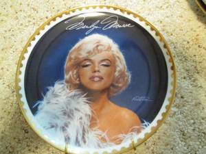 lot 58 image: Marilyn Monroe (The Bradford Exchan...
