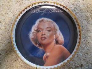 lot 59 image: Marilyn Monroe (The Bradford Exchan...