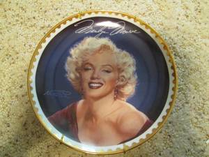 lot 60 image: Marilyn Monroe (The Bradford Exchan...