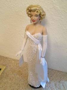 lot 100 image: Marilyn Monroe The Franklin Mint Co...