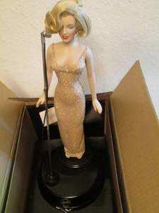 lot 103 image: Marilyn Monroe The Franklin Mint Co...