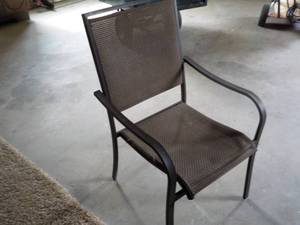 lot 4 image: Metal Lawn Chair...