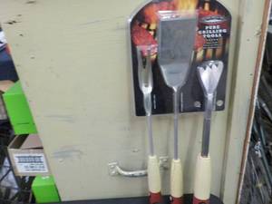 lot 29 image: Teton Grill co. Pure Grilling Tools...