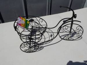 lot 37 image: Outdoor Bike Planter 19 x 9...