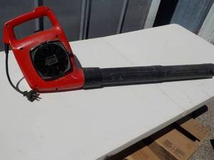 lot 38 image: Toro Electric Blower...
