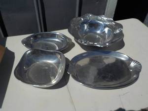 lot 39 image: Lot of Manipasa and Wilton Serving ...
