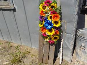 lot 48 image: Outdoor Dcor...