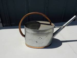 lot 50 image: Copper and Galvanized Sprinkling Ca...