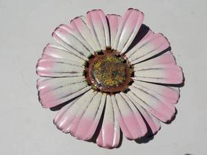 lot 51 image: 15 Diameter Metal flower...
