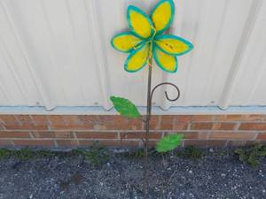 lot 54 image: Metal Flower 32 High...