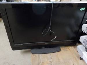 lot 127 image: 36 Vizio TV Powers On...