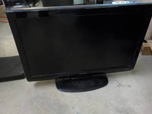 lot 128 image: 32 Sharp TV Powers On...