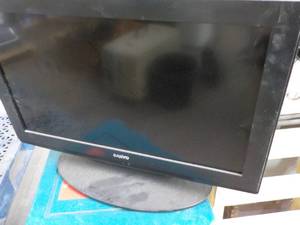 lot 142 image: 26 Sanyo Tv Powers On...