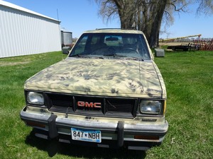 lot 1 image: 1987 GMC S15 Jimmy